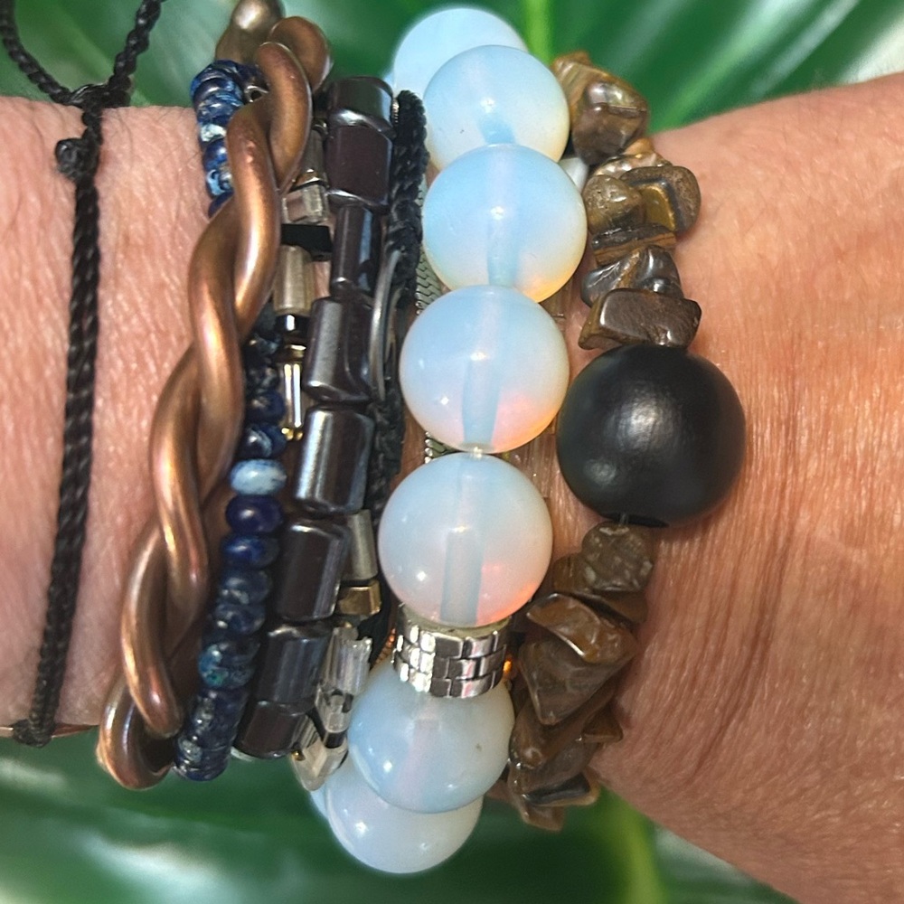beautiful tigers eye chip bracelet